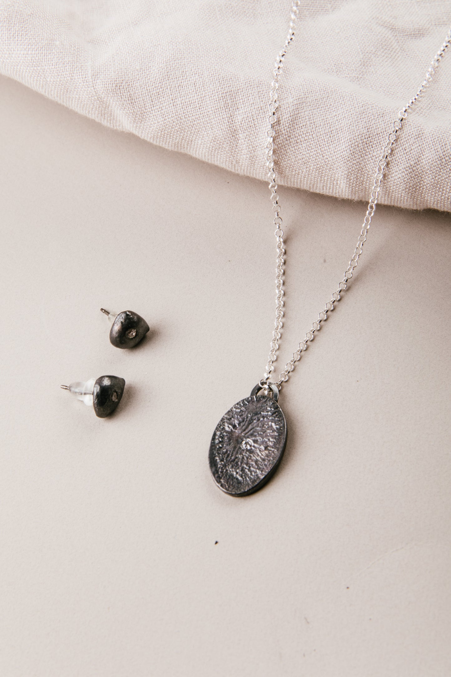 Aros De Plata Pequeños Oxidados Con Piedra - Berta