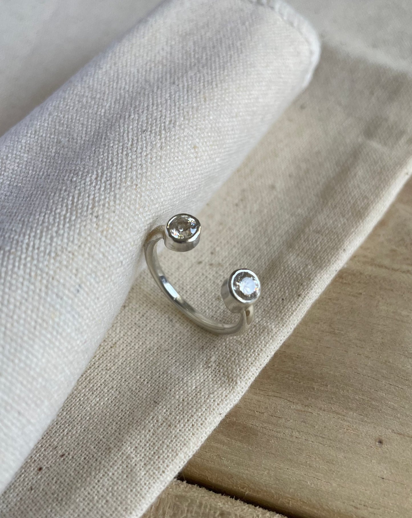 Anillo de Plata Abierto Con Dos Circones - Gemelos