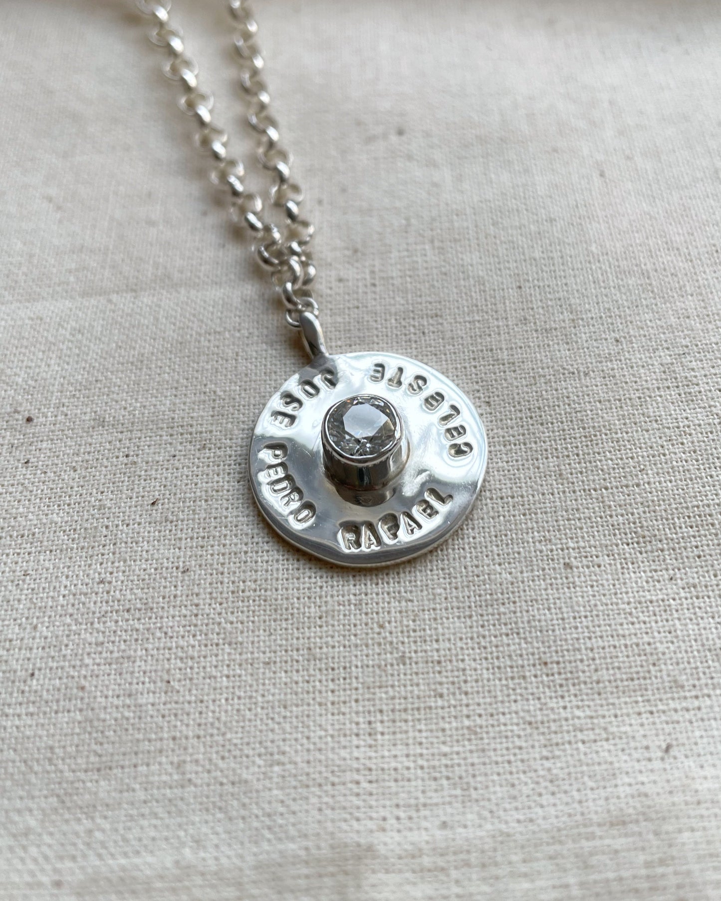 Collar de Plata con Piedra Central