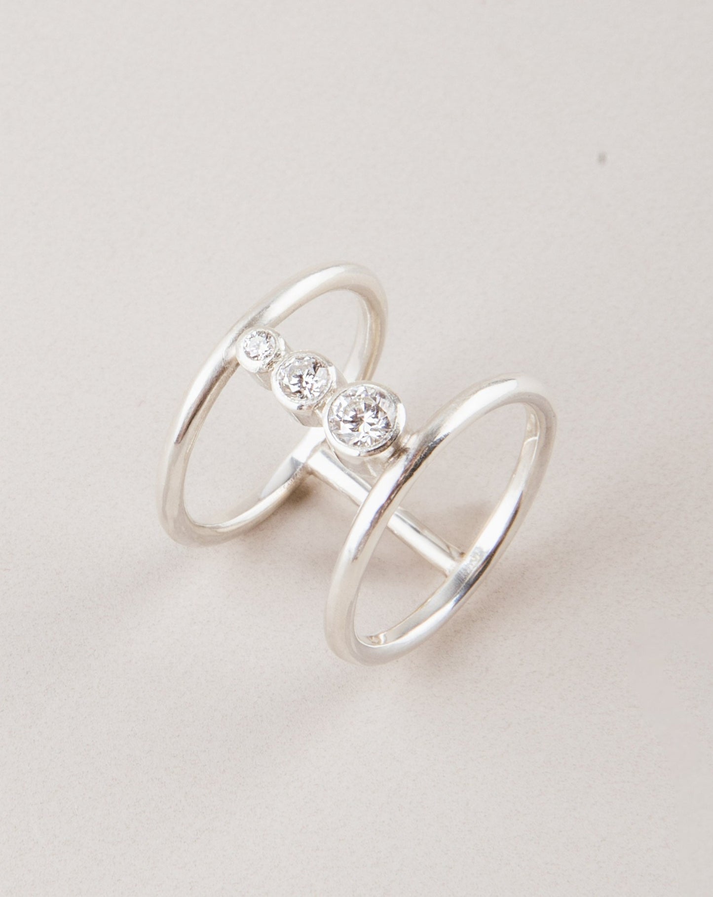 Anillo De Plata Doble Con Tres Circones Selena