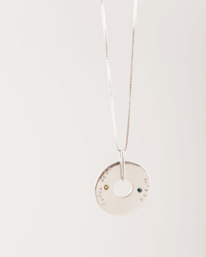 Medalla De Plata Con Colgante Personalizable y Circón - Leonor