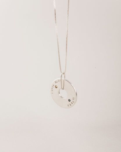 Medalla De Plata Con Colgante Personalizable y Circón - Leonor