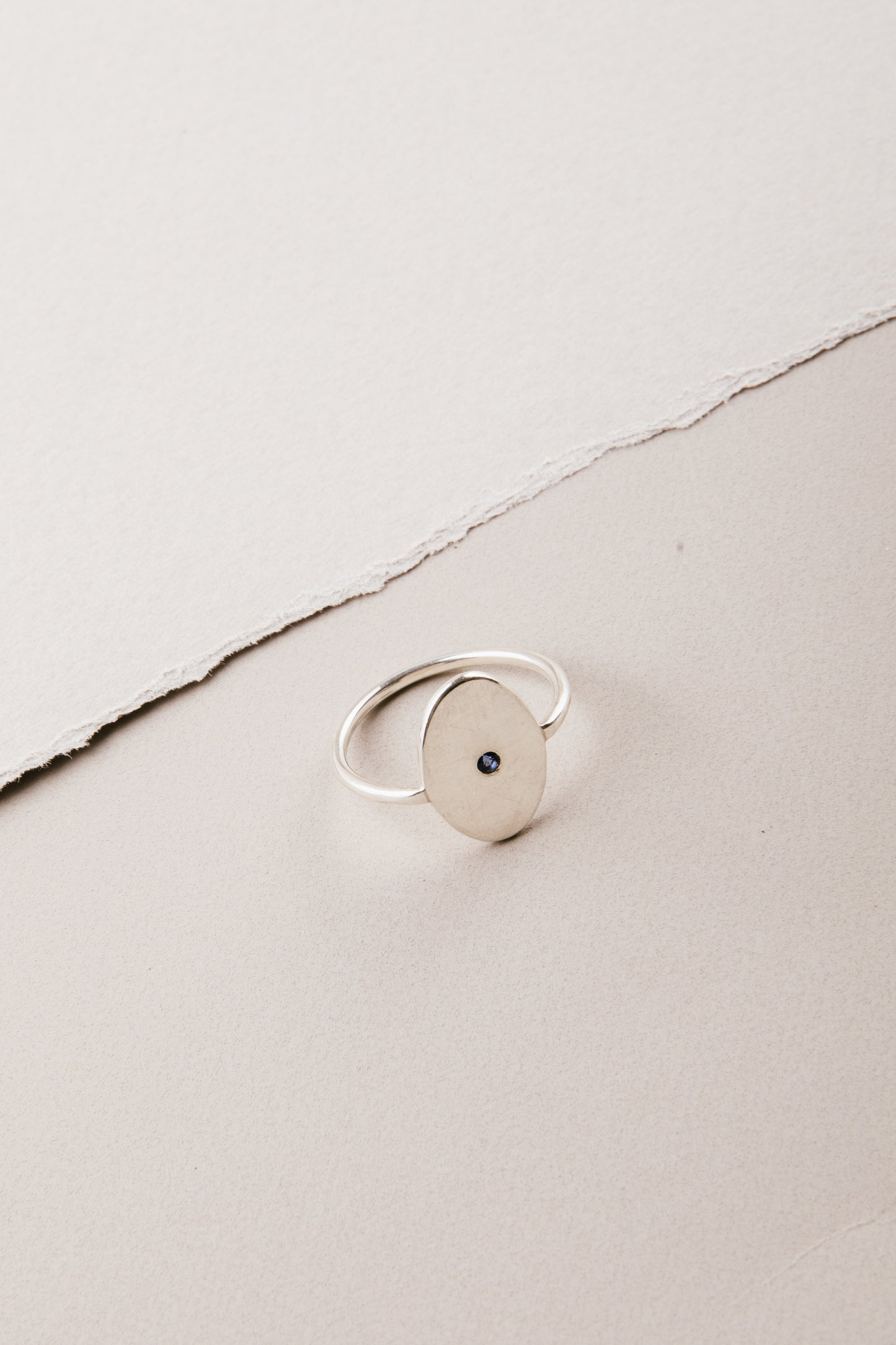 Anillo De Plata Ovalado Con Piedra - Odette