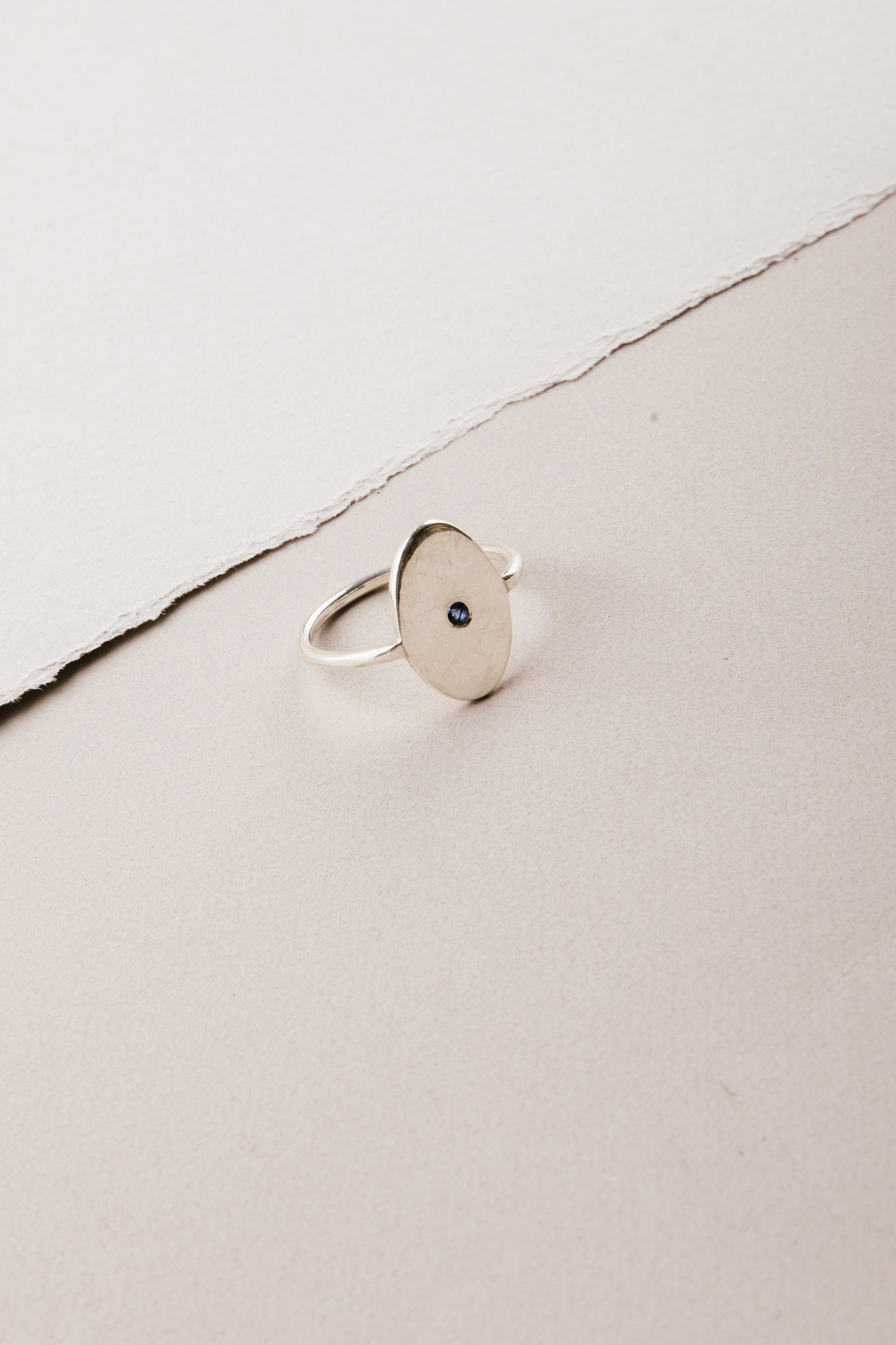 Anillo De Plata Ovalado Con Piedra - Odette