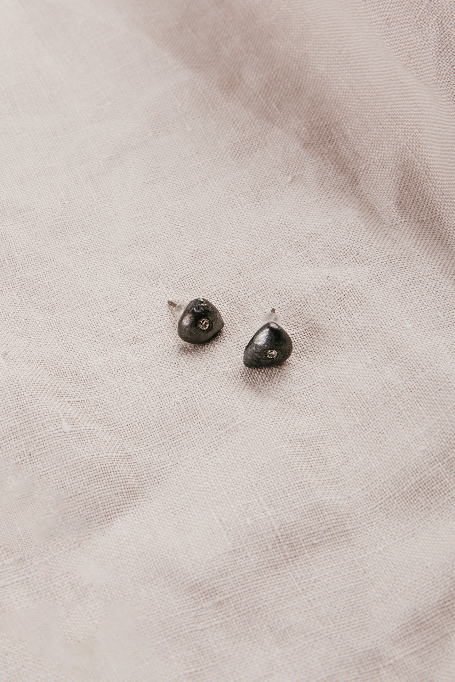 Aros De Plata Pequeños Oxidados Con Piedra - Berta