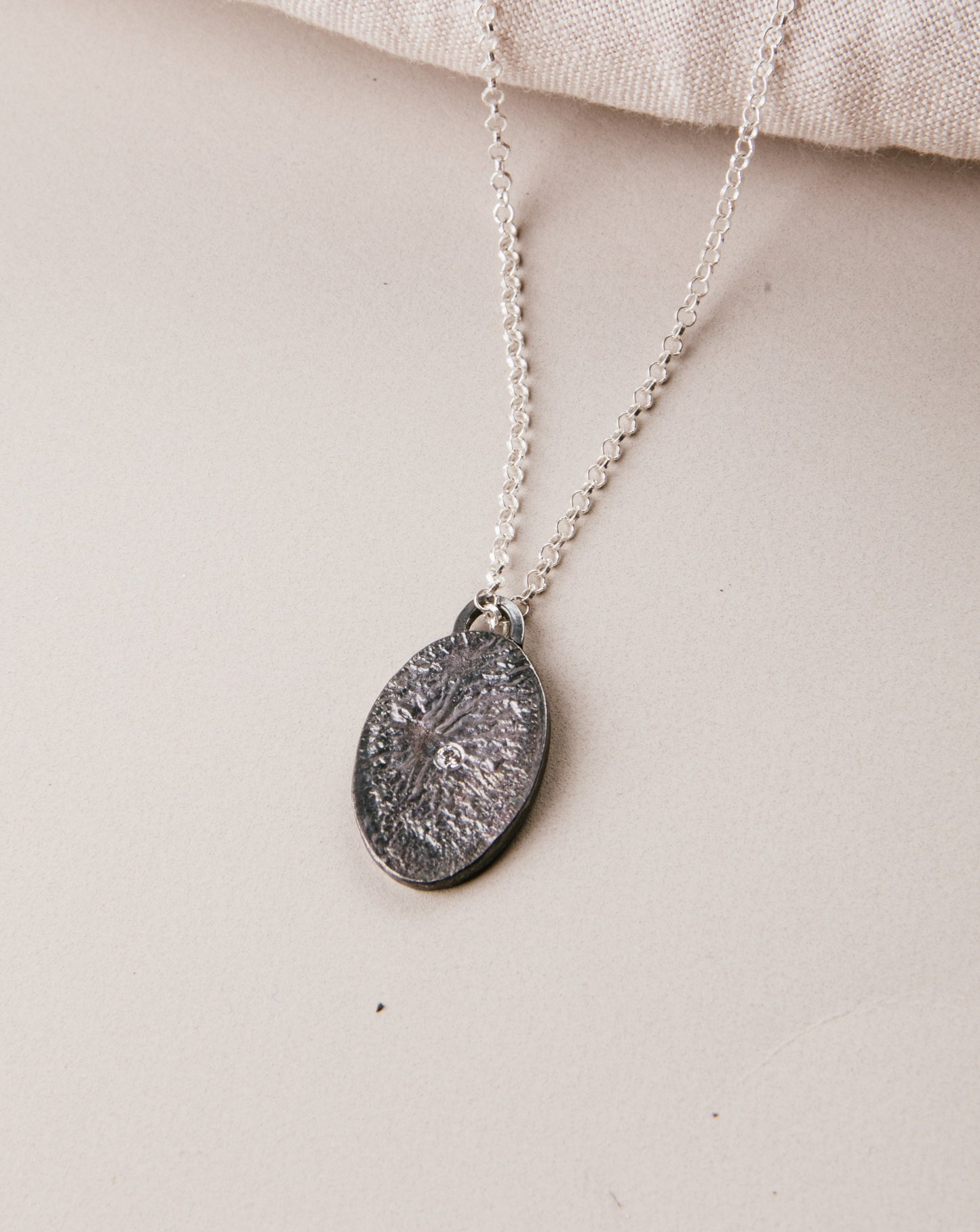 Collar De Plata Reticulada Oxidado Con Circón - Rita