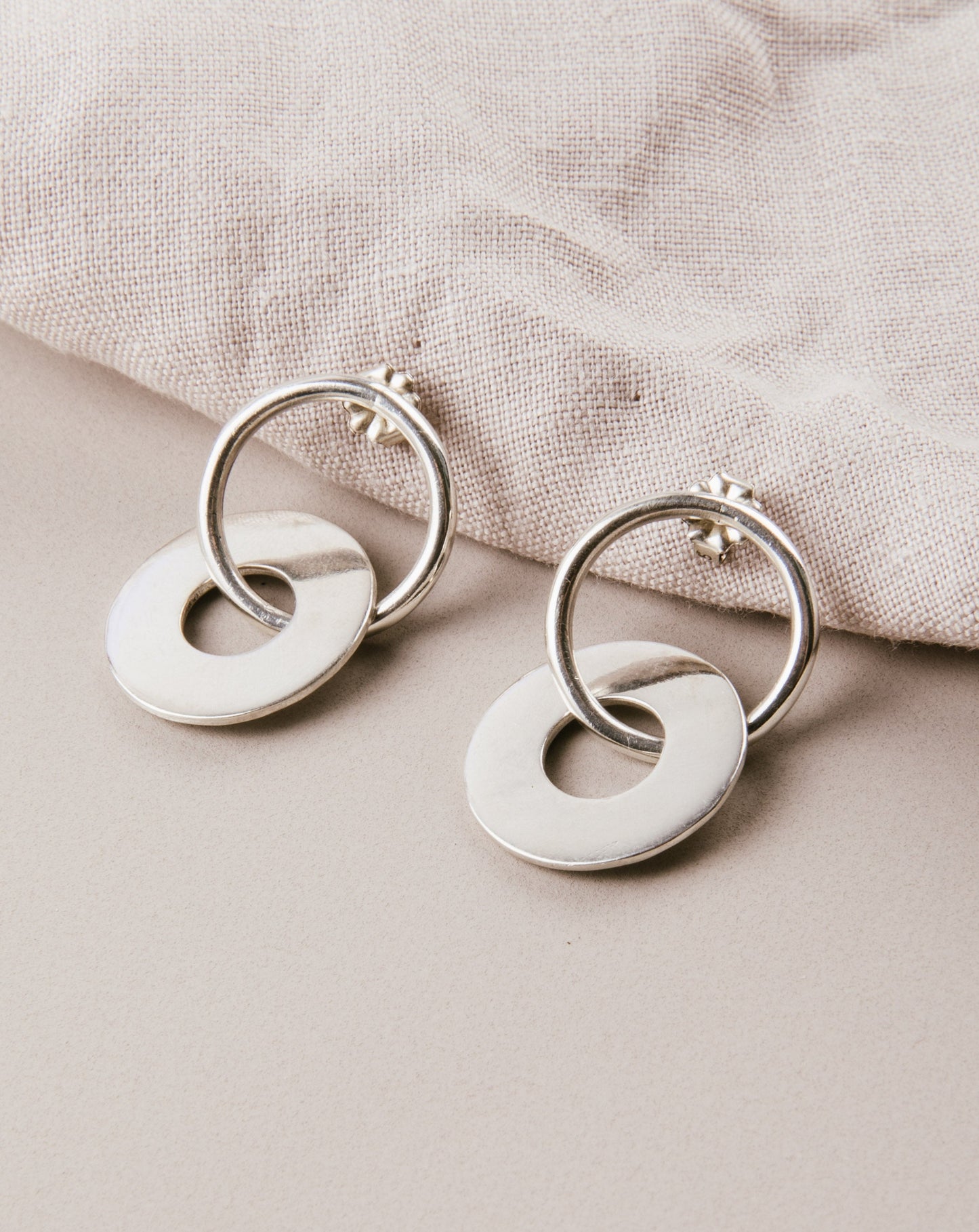 Aros De Plata Con Argolla Y Disco Entrelazados - Mila