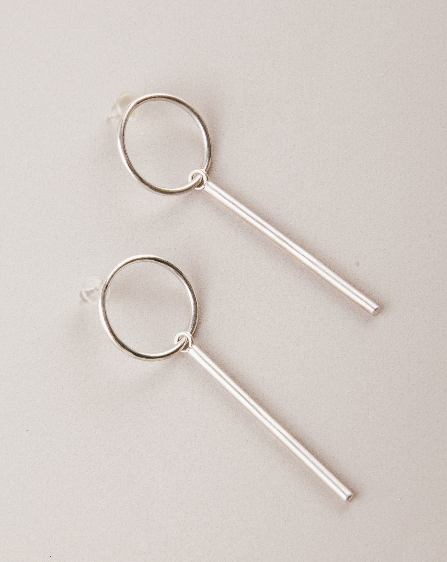 Aros De Plata Con Argolla Y Colgante Alargado - Nina