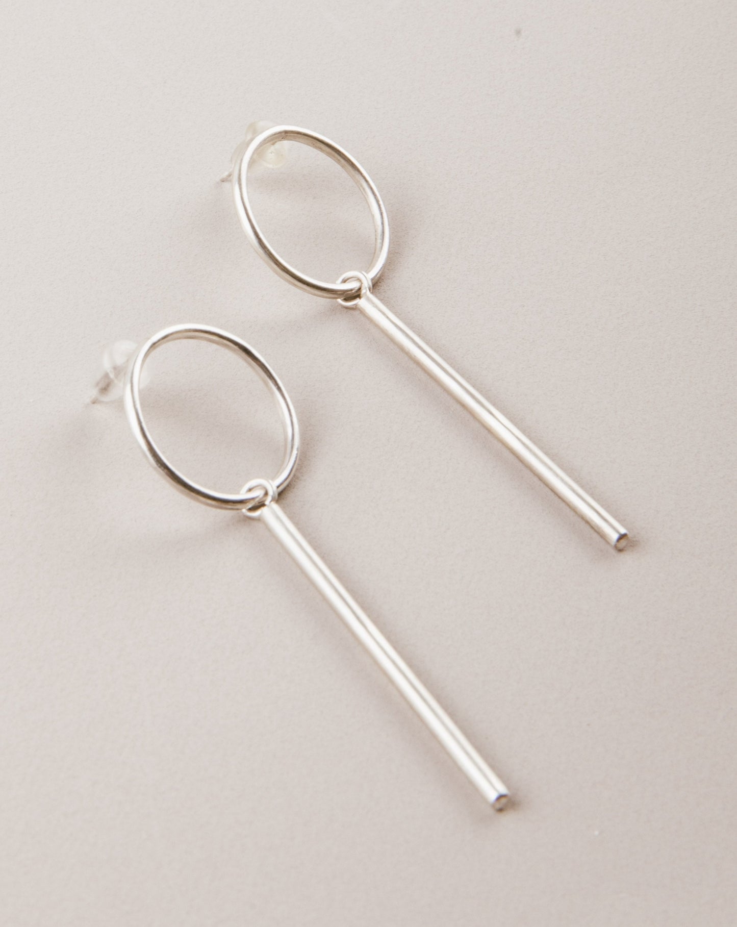 Aros De Plata Con Argolla Y Colgante Alargado - Nina