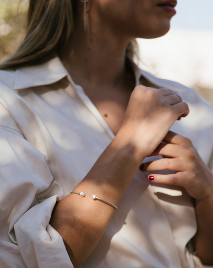 Brazalete De Plata Abierto Con Dos Circones - Gemelos