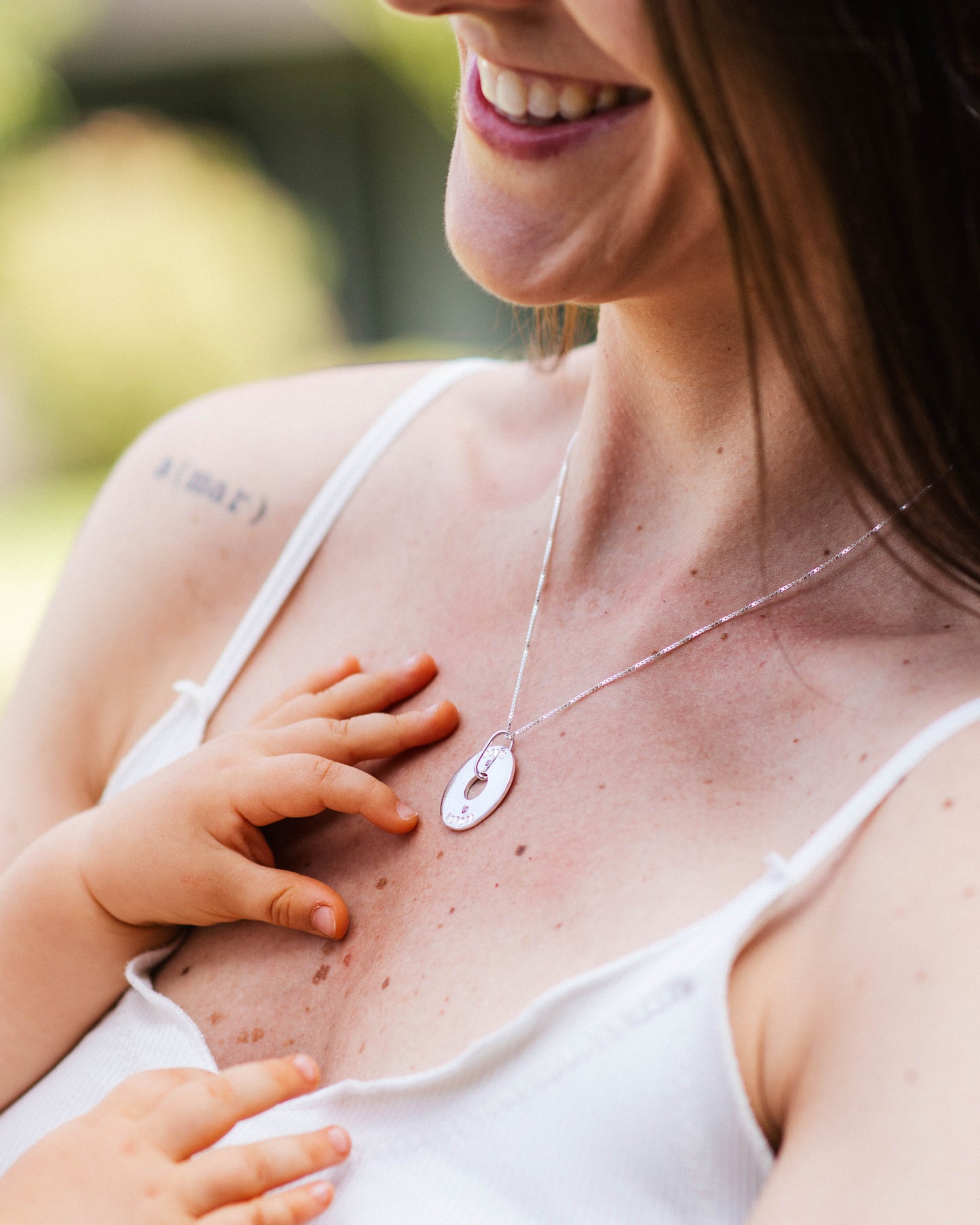 Medalla De Plata Con Colgante Personalizable y Circón - Leonor
