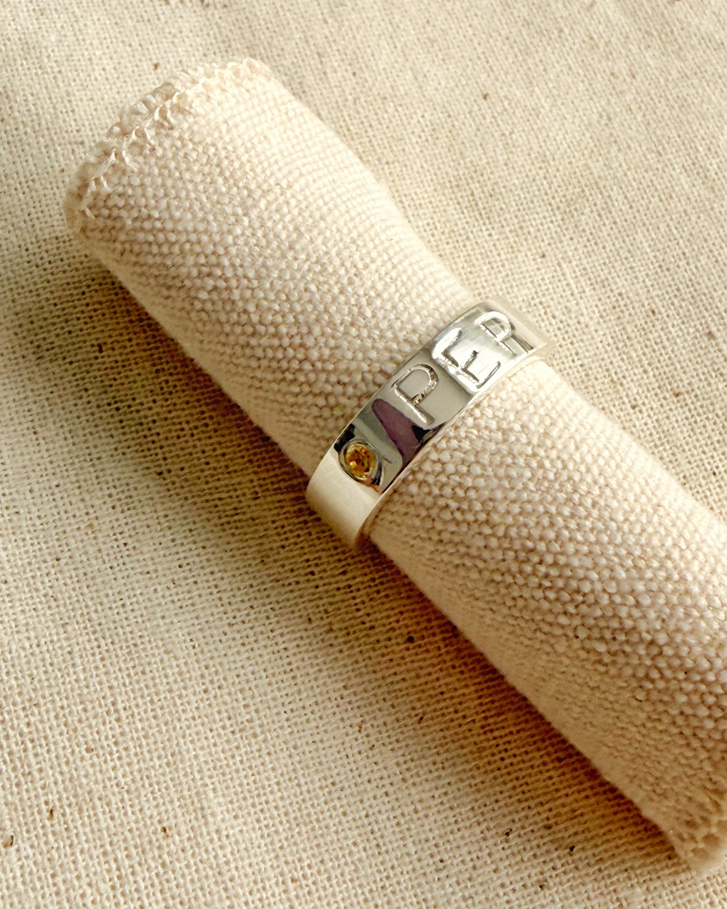 Anillo de Plata Personalizado con Piedra