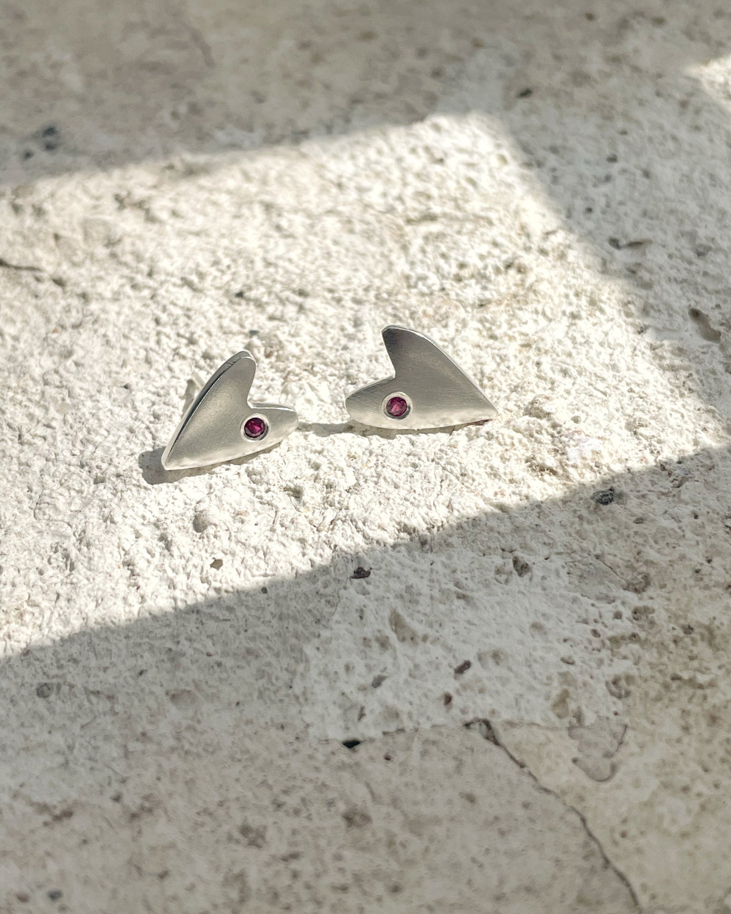 Aritos Corazón Rubí - AMOUR