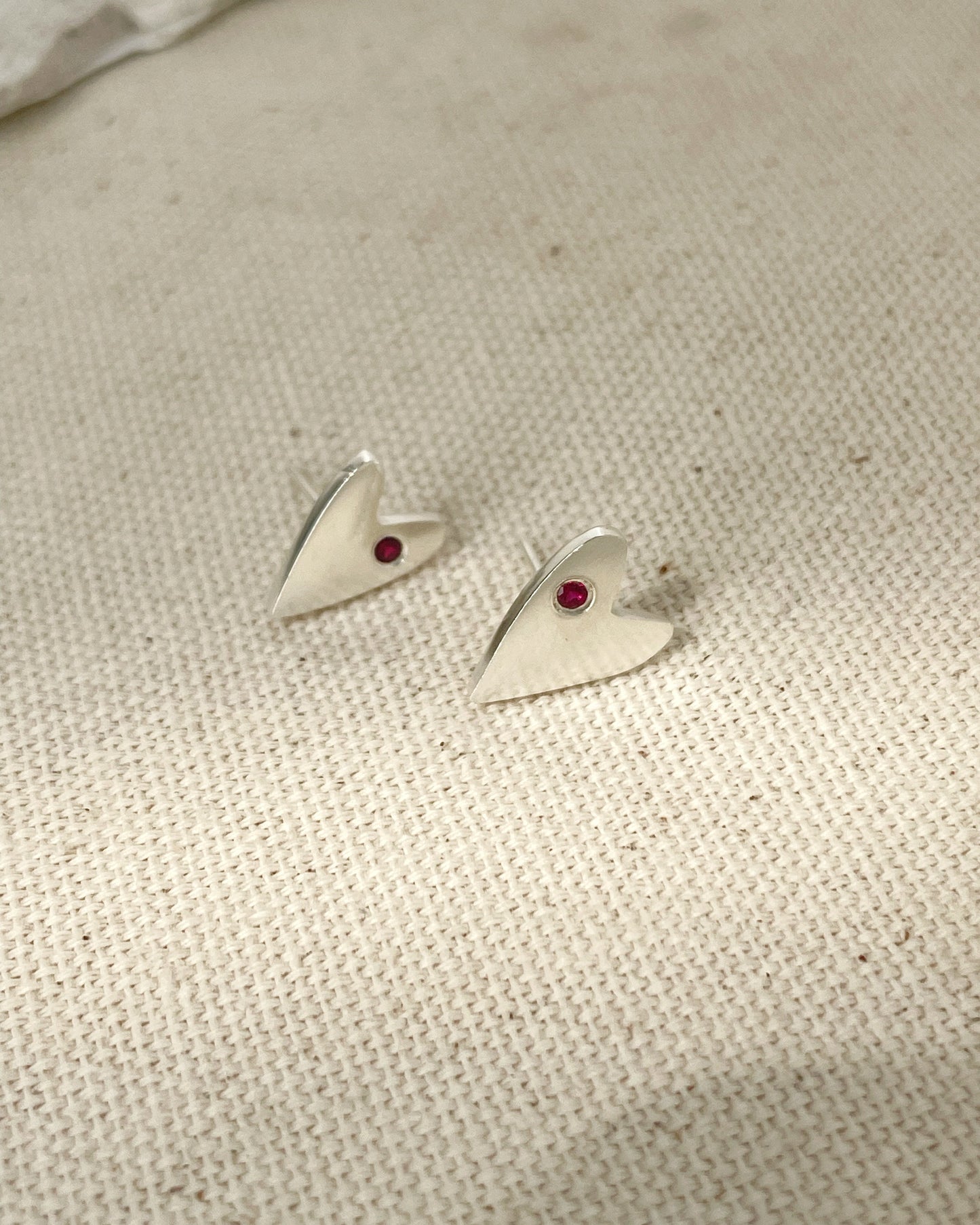 Aritos Corazón Rubí - AMOUR