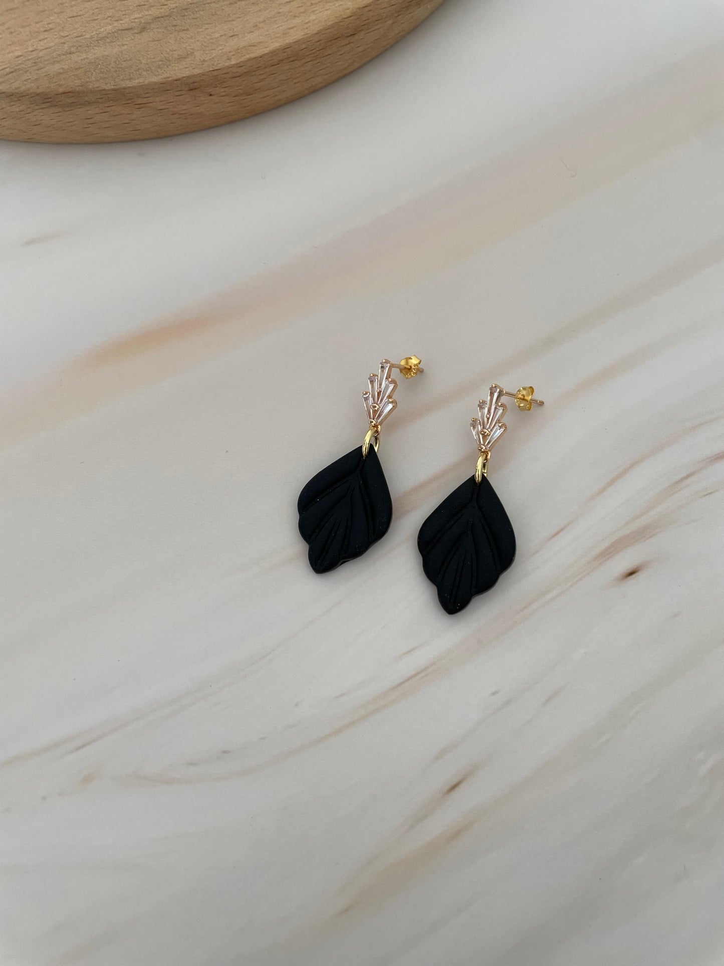 Aros Élodie Brillos