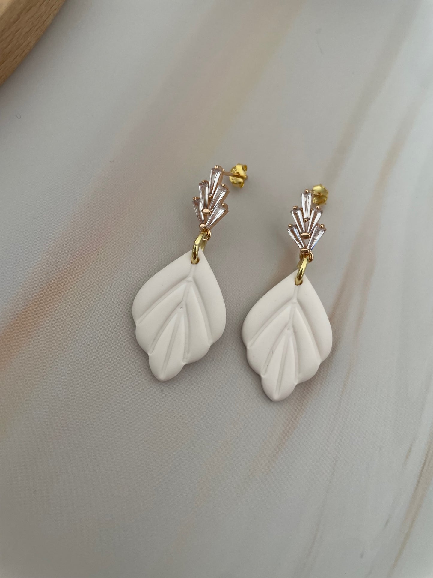 Aros Élodie Brillos