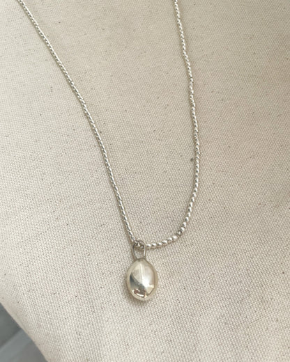 Collar mostacilla con gota pequeña