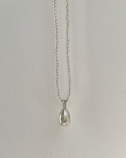 Collar mostacilla con gota pequeña