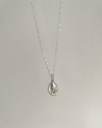 Collar rolo con gota grande