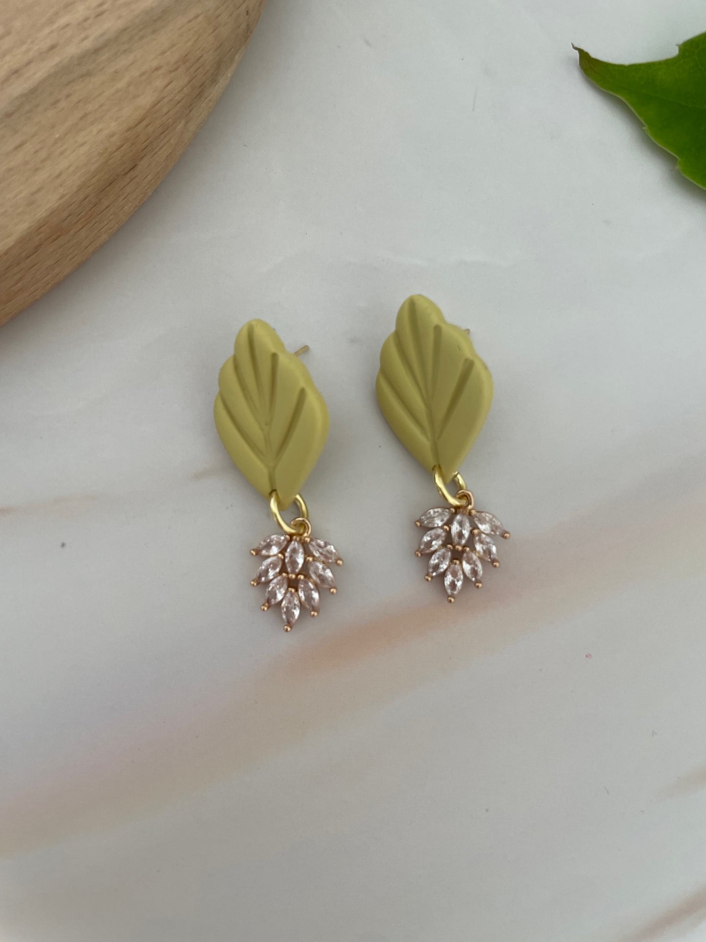 Aros Élodie Brillos