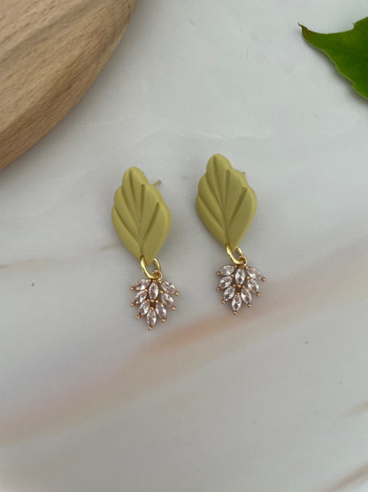 Aros Élodie Brillos