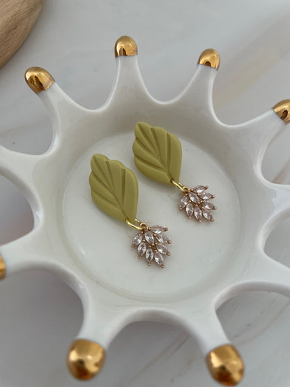 Aros Élodie Brillos