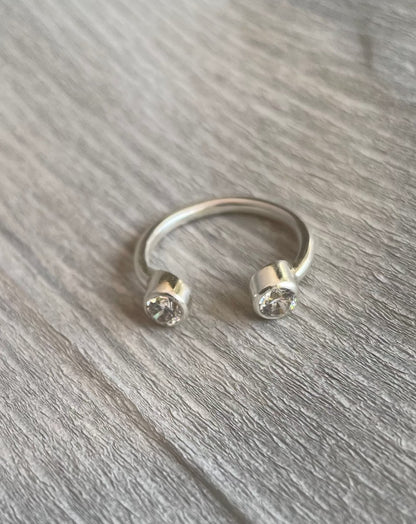 Anillo de Plata Abierto Con Dos Circones - Gemelos