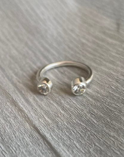 Anillo de Plata Abierto Con Dos Circones - Gemelos