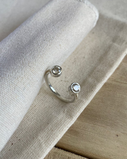 Anillo de Plata Abierto Con Dos Circones - Gemelos