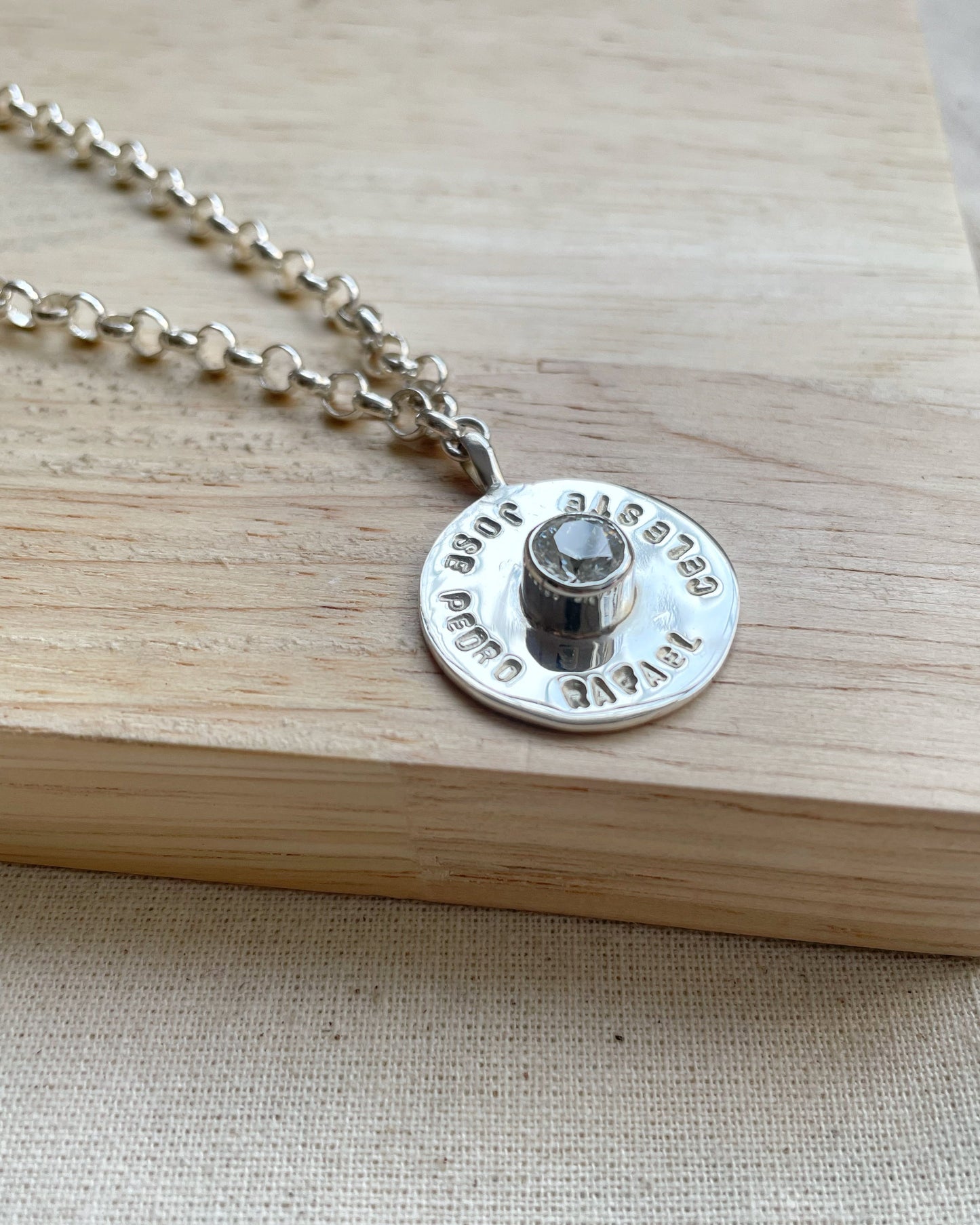 Collar de Plata con Piedra Central