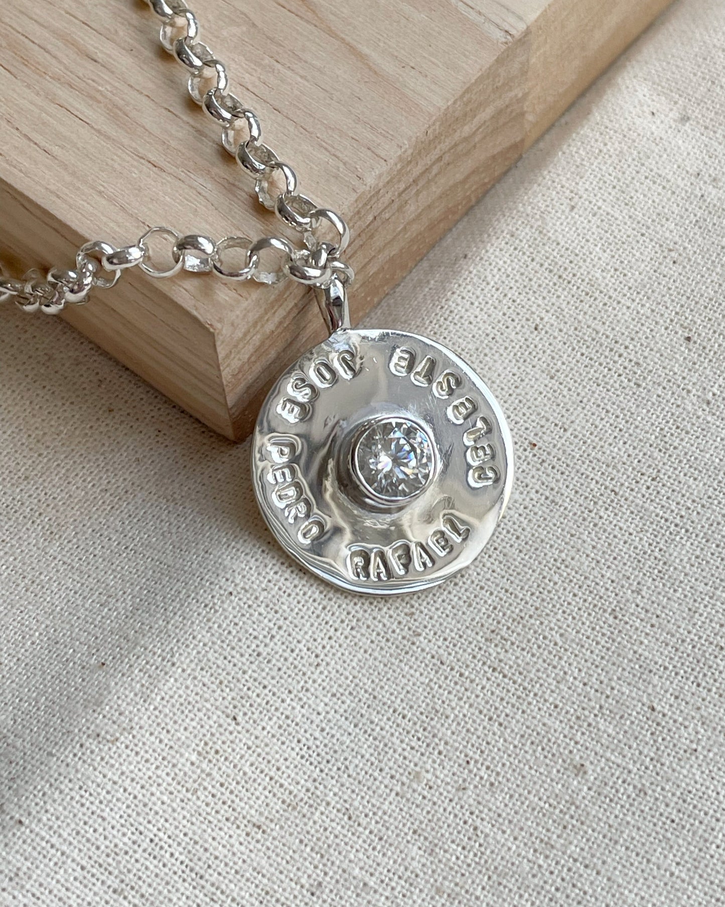 Collar de Plata con Piedra Central