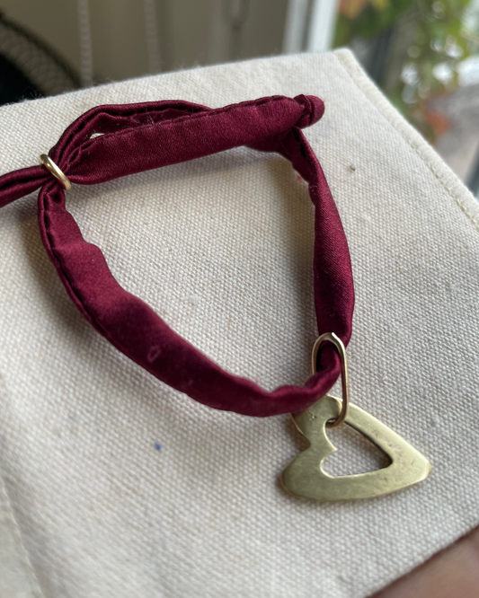 Pulsera cinta con corazón bronce