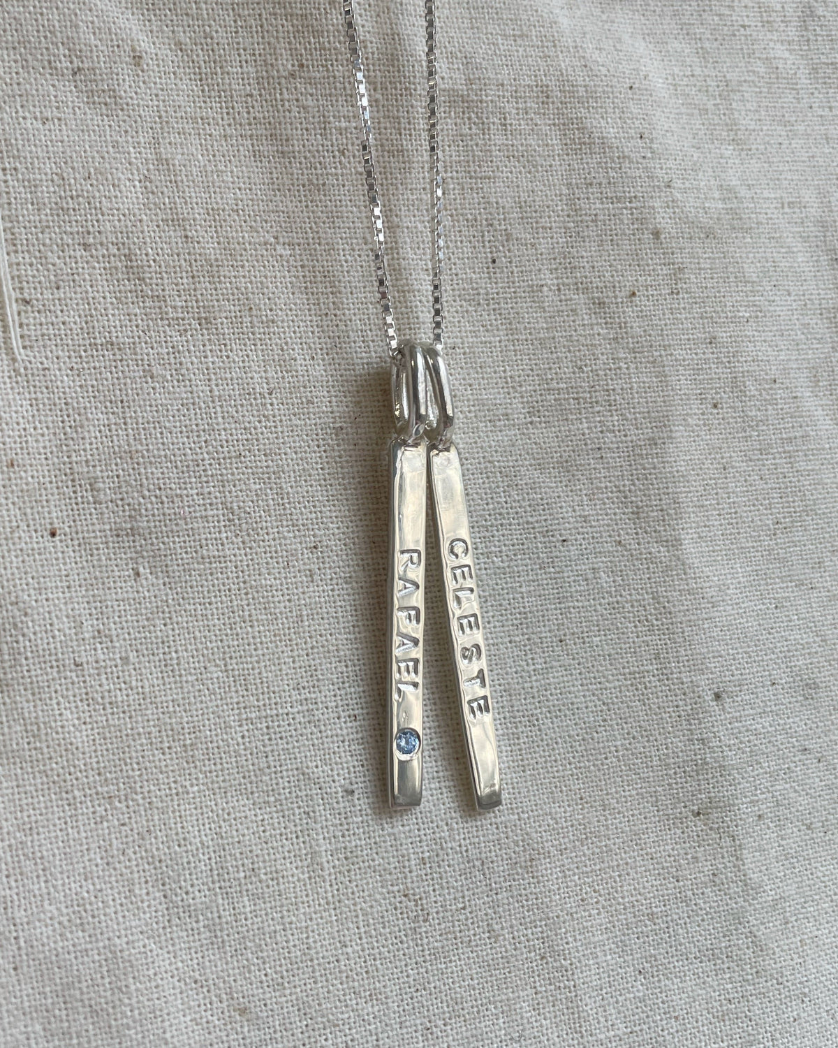 Medalla de Plata Alargada con piedra